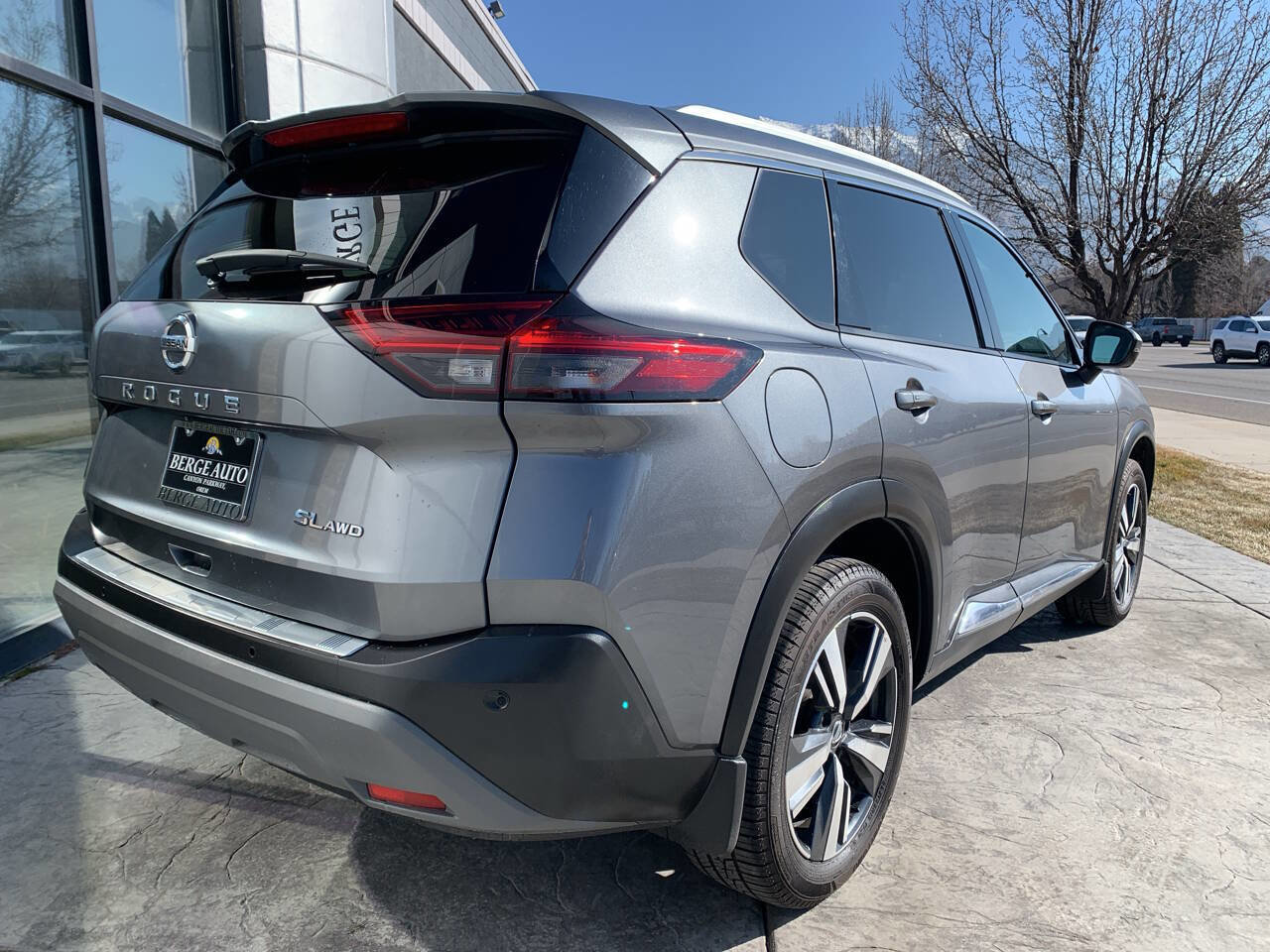 Used 2021 Nissan Rogue SL w/ Premium Package image 5