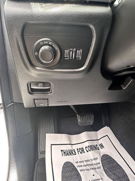 Used 2025 Jeep Grand Cherokee Altitude AWD/4WD image 19