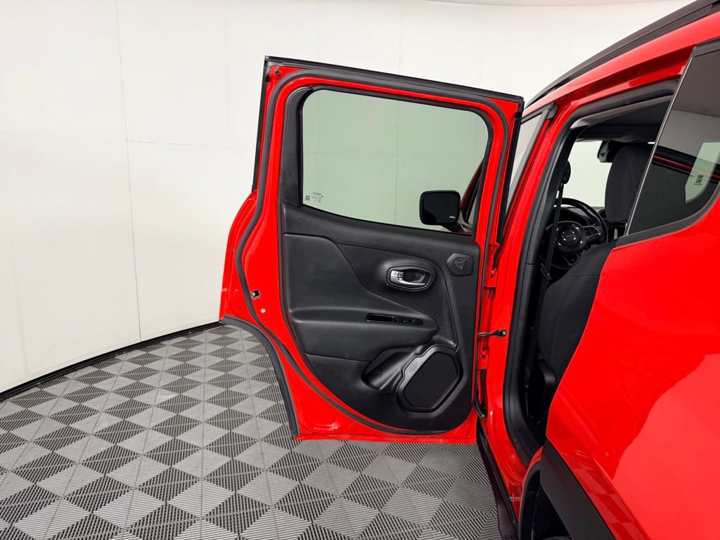 Used 2022 Jeep Renegade Latitude w/ Sun/Sound Group image 27