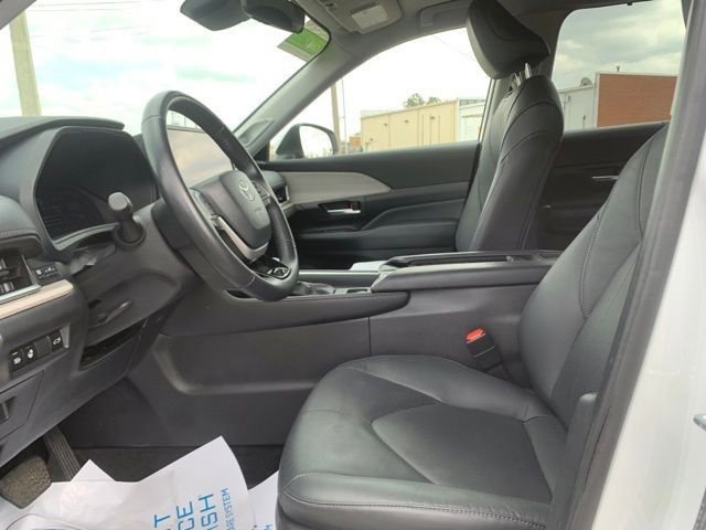 Used 2024 Toyota Grand Highlander AWD image 23