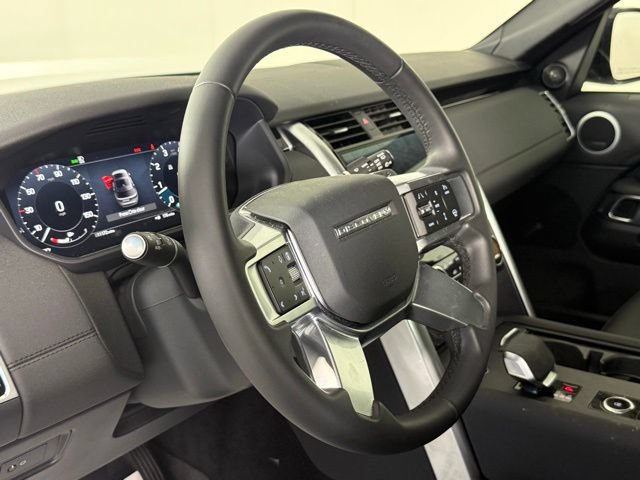 Certified 2025 Land Rover Discovery S AWD/4WD image 17