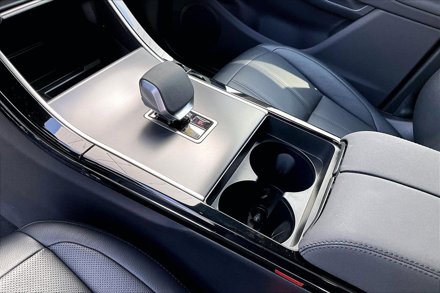 Used 2025 Land Rover Range Rover Evoque Dynamic SE image 17