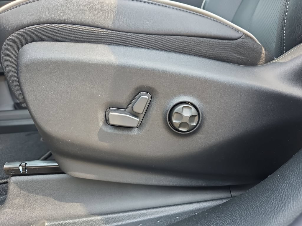 New 2027 Chrysler Pacifica Limited AWD/4WD image 33