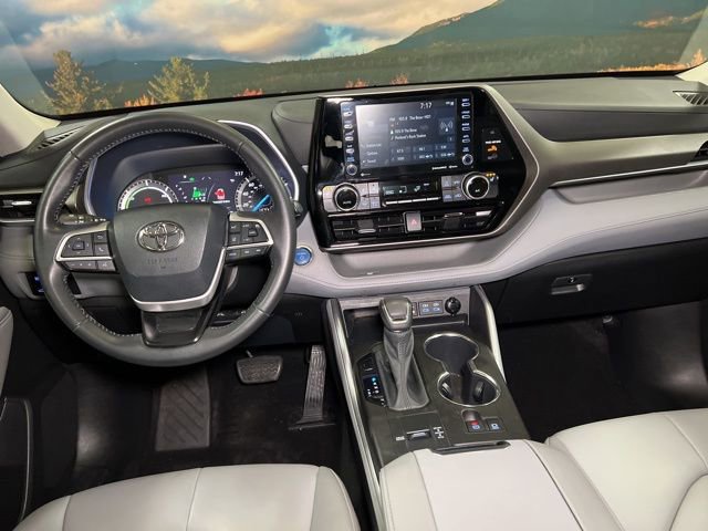 Used 2022 Toyota Highlander XLE AWD/4WD image 70