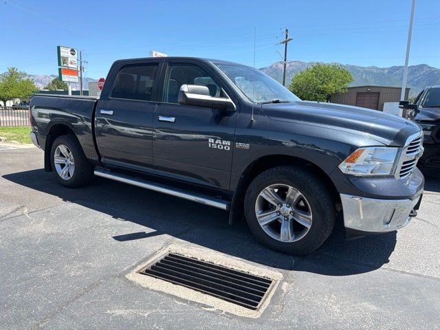 Used 2017 RAM 1500 Classic SLT w/ SLT Plus D←cor Group AWD/4WD image 3