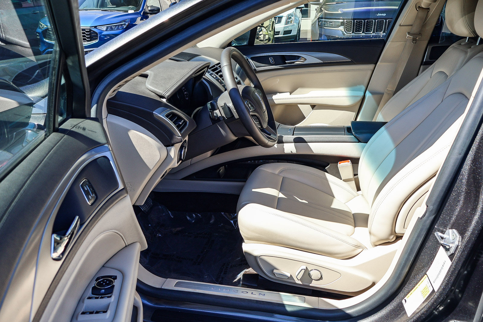 Used 2017 Lincoln MKZ Premiere image 2