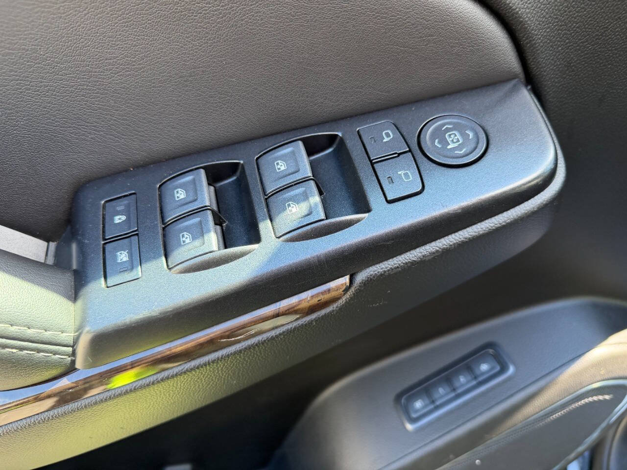 Used 2019 Chevrolet Suburban 3500 LT AWD/4WD image 18