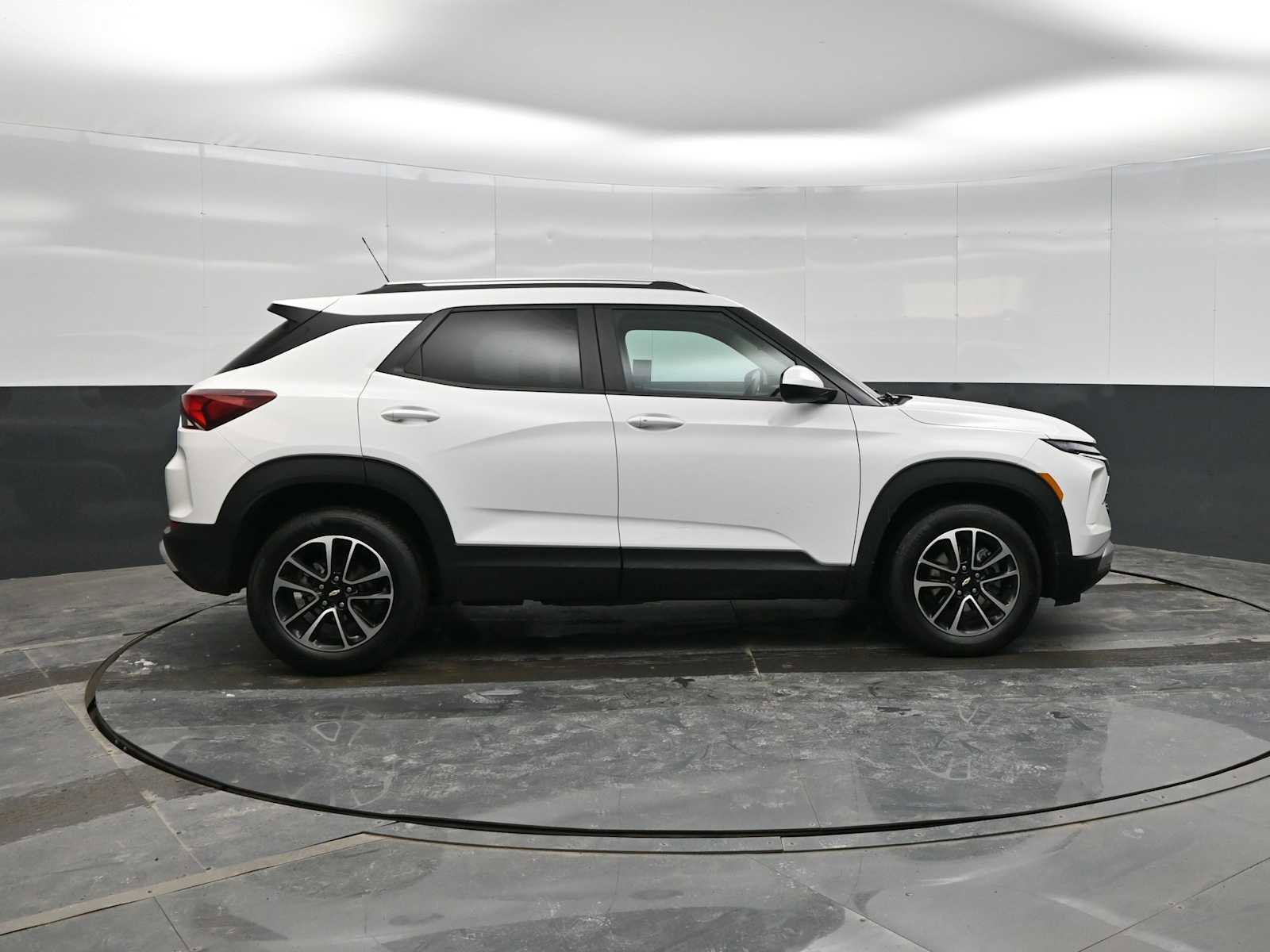 Used 2025 Chevrolet TrailBlazer LT image 9