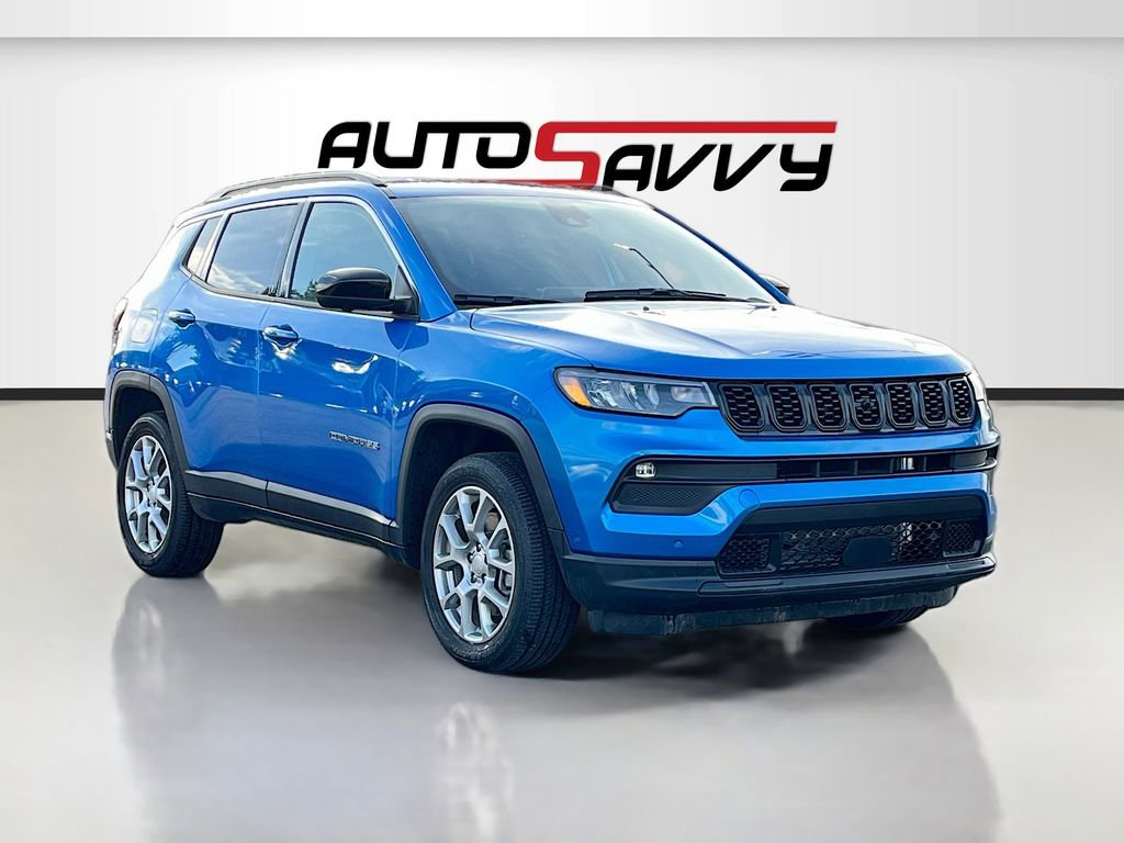 Used 2024 Jeep Compass Latitude AWD/4WD image 1