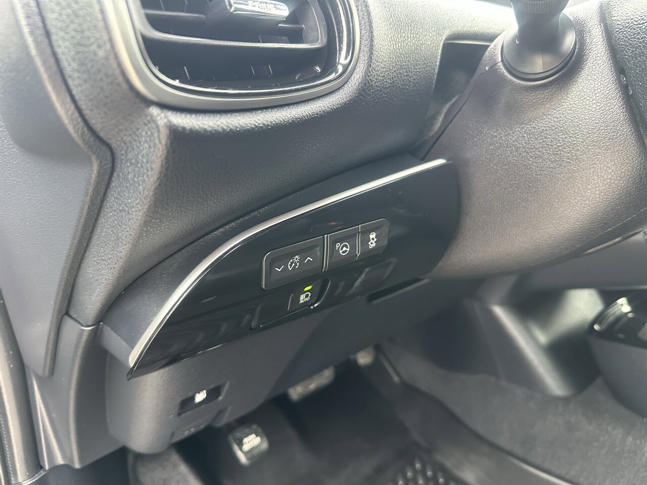 Used 2022 Toyota Prius AWD image 46
