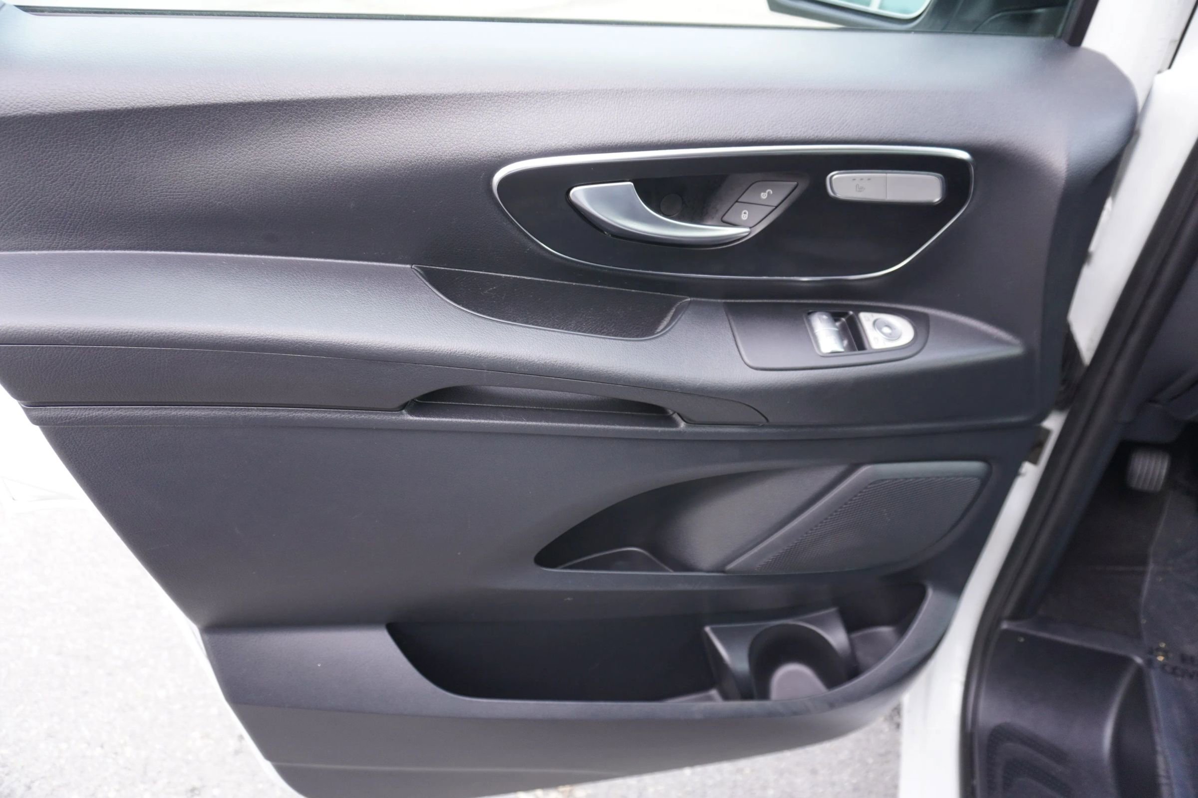 Used 2016 Mercedes-Benz Metris Passenger image 28