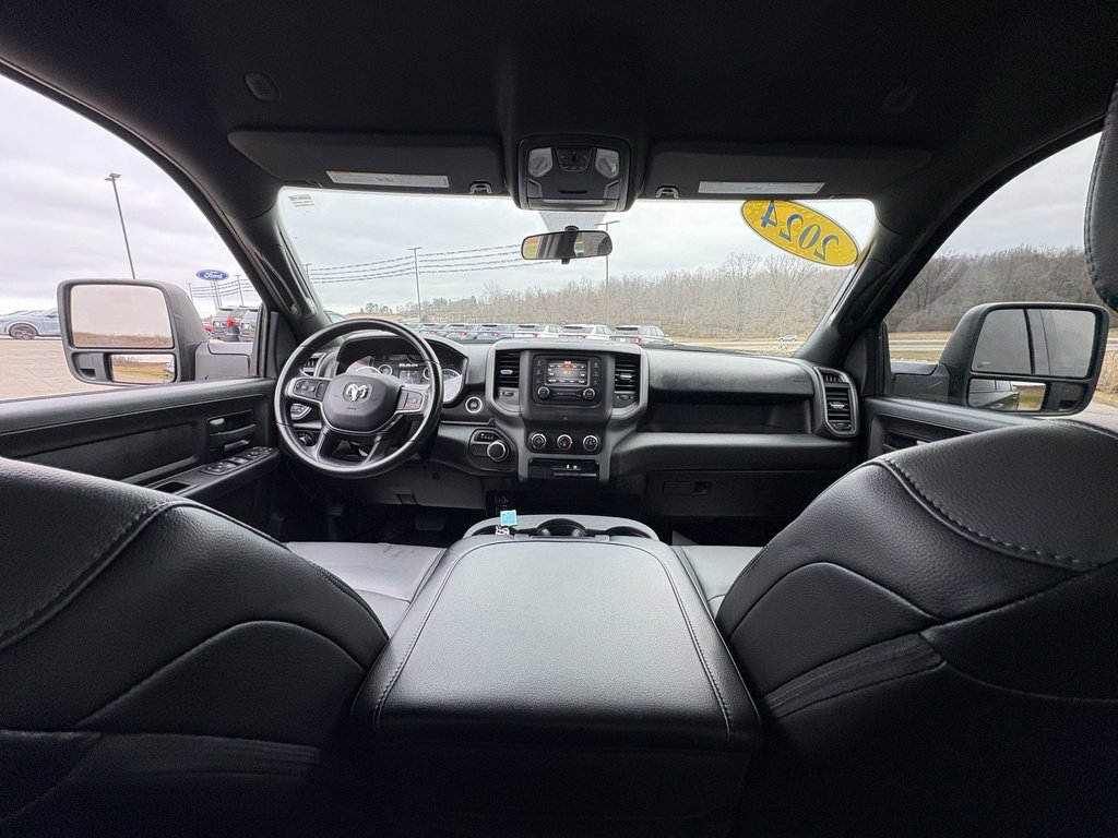 Used 2024 RAM 2500 Tradesman w/ Chrome Appearance Group image 24