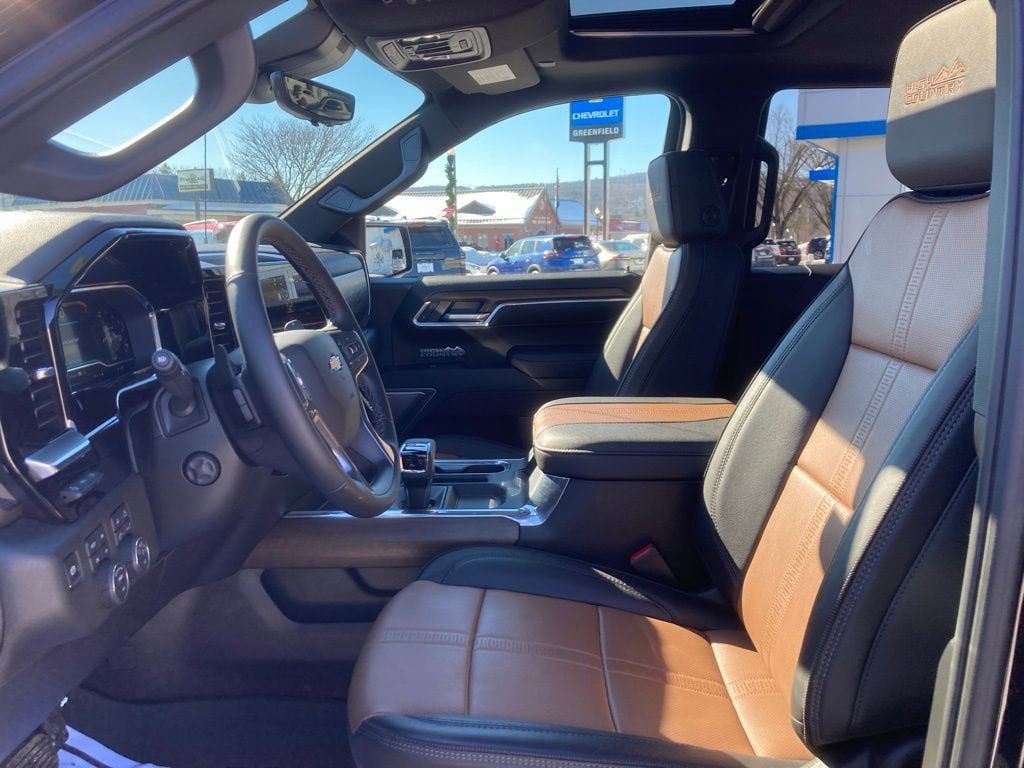 New 2025 Chevrolet Silverado 1500 High Country w/ High Country Premium Package AWD/4WD image 9