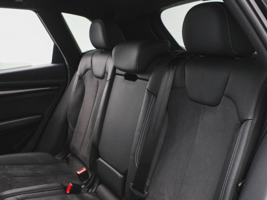 Used 2023 Audi SQ5 Premium w/ Convenience Package image 32