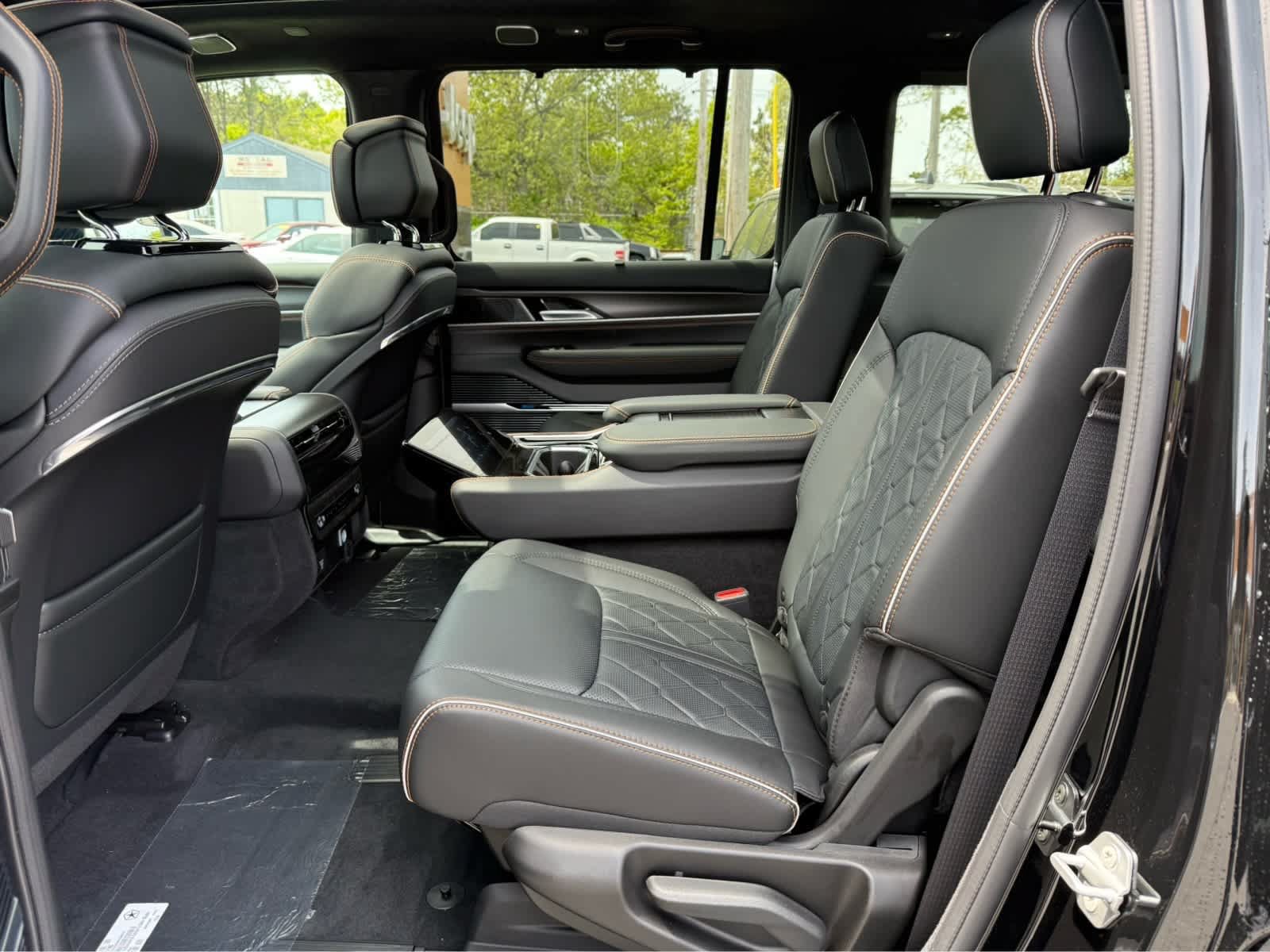 New 2026 Jeep Grand Wagoneer Summit AWD/4WD image 36