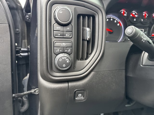 Used 2023 Chevrolet Silverado 1500 Custom image 16