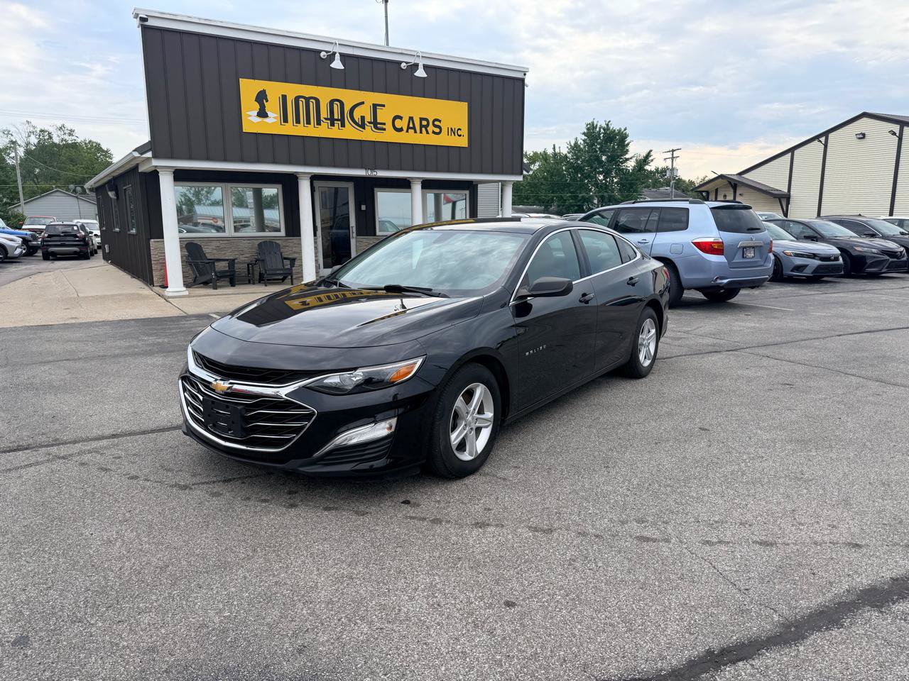 Used 2020 Chevrolet Malibu LS FWD image 2