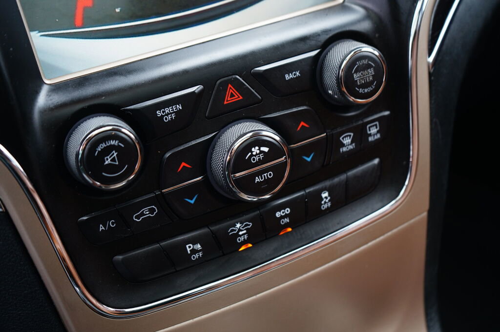 Used 2015 Jeep Grand Cherokee Summit image 22