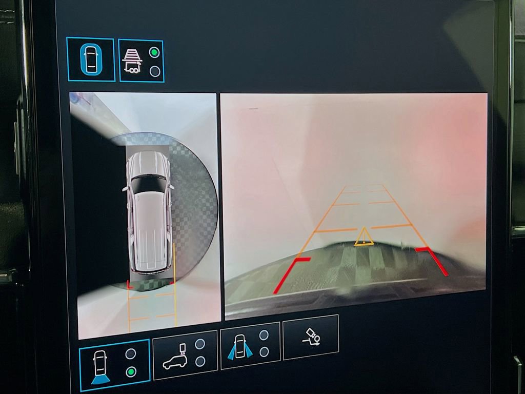 Used 2025 GMC Yukon XL Denali image 12