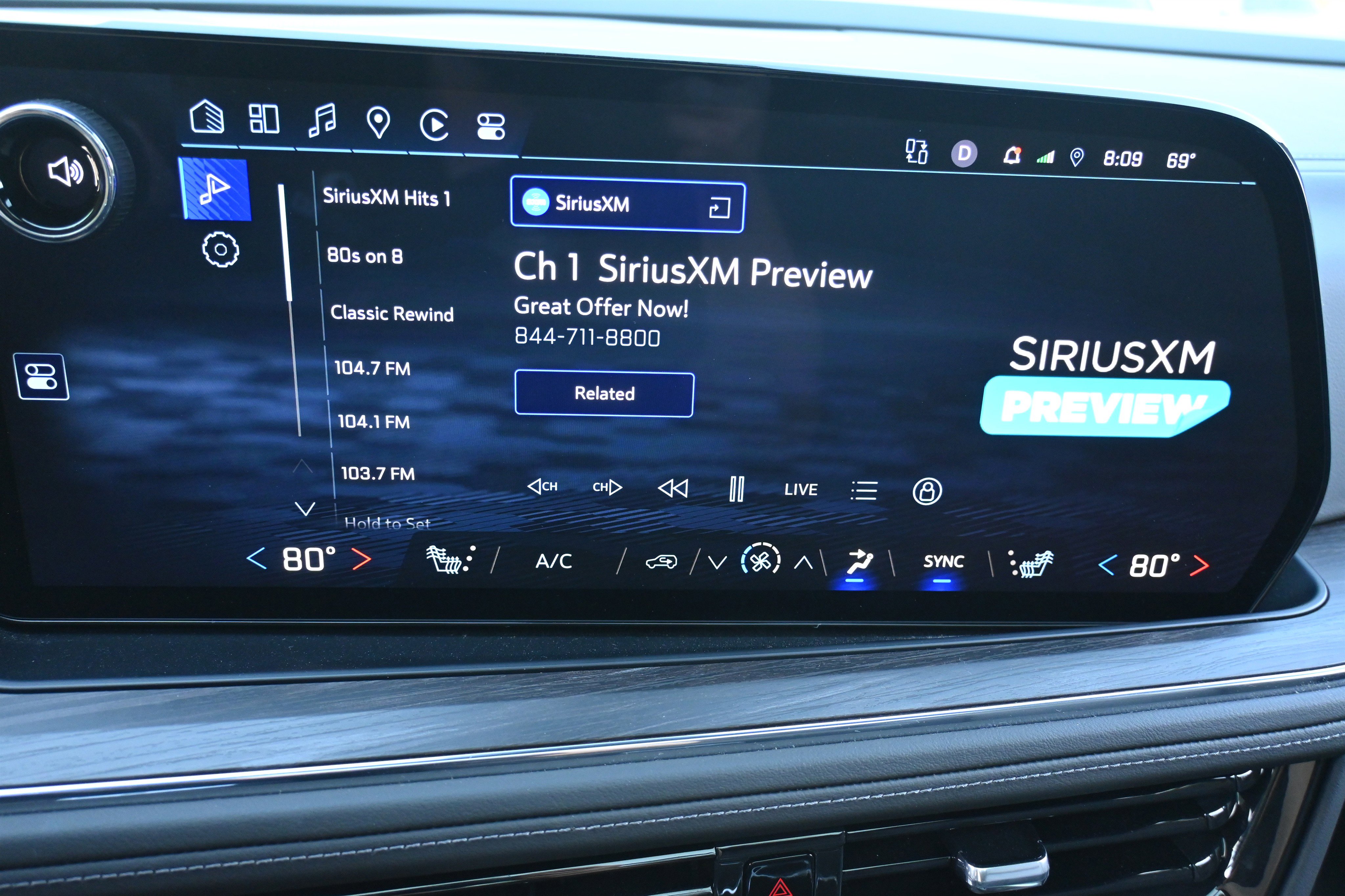 Used 2025 Chevrolet Tahoe Z71 w/ Comfort Package image 32