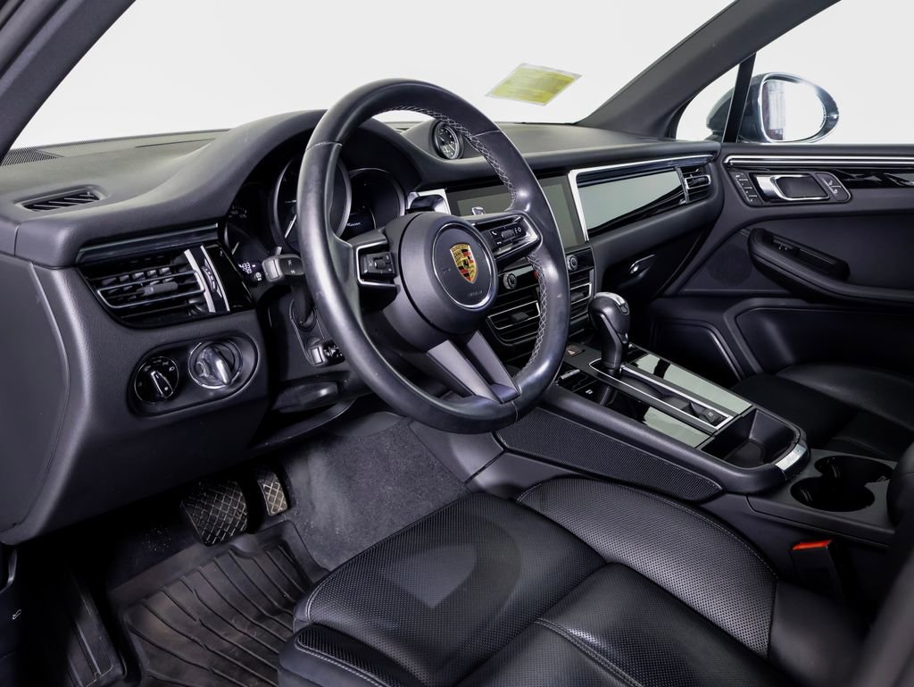 Certified 2023 Porsche Macan AWD/4WD image 4