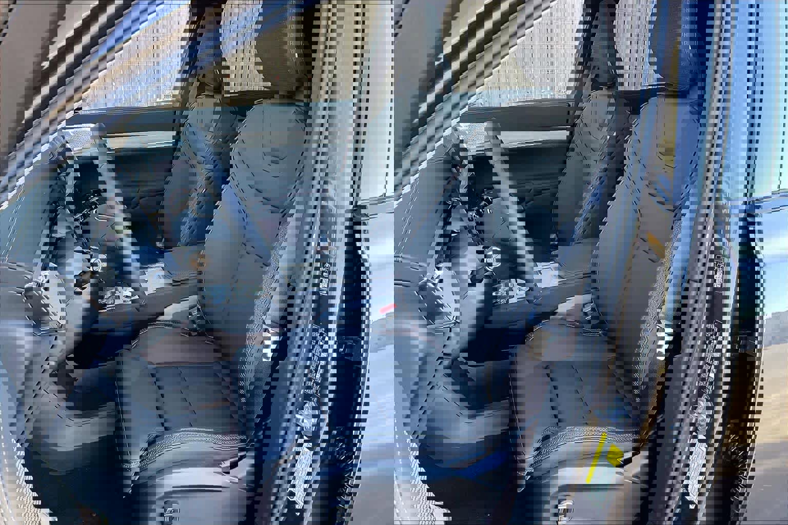 New 2025 Volvo EX90 Ultra w/ Protection Package Premier image 11