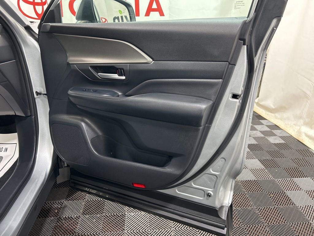 Used 2025 Toyota Grand Highlander AWD image 8