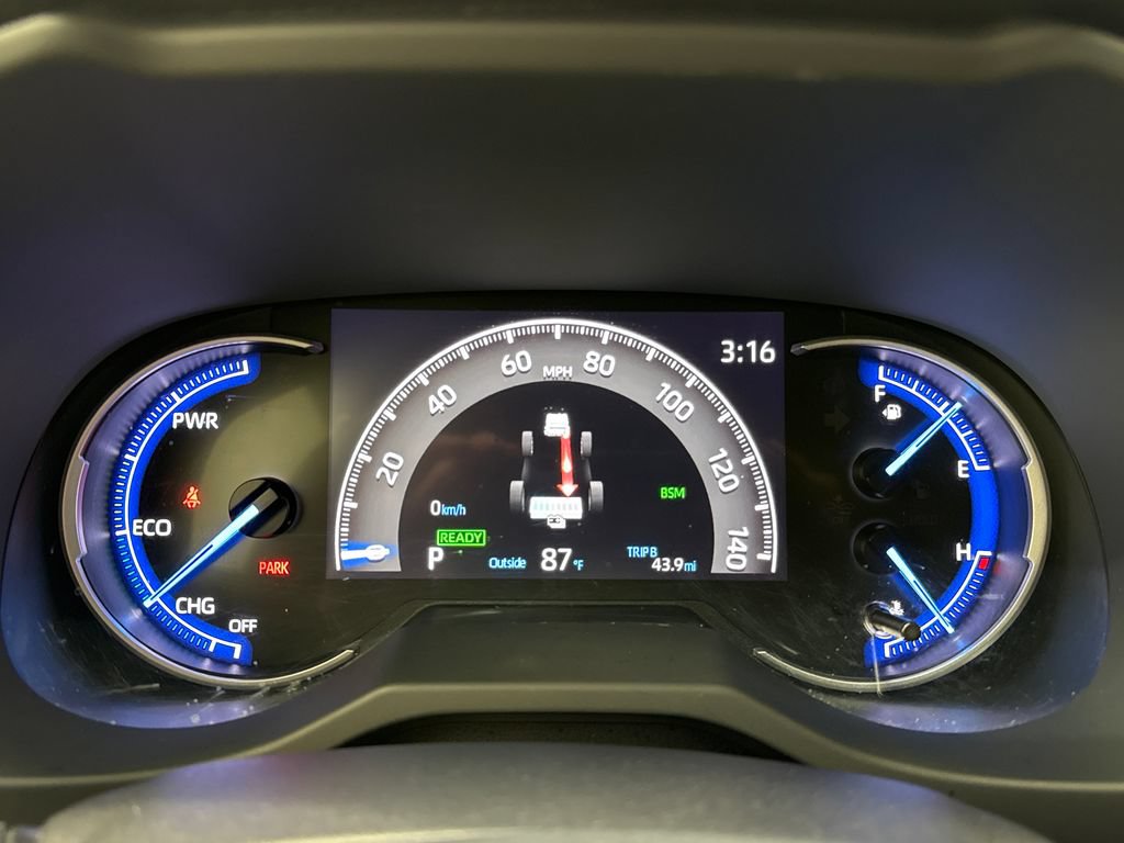 Used 2019 Toyota RAV4 XSE w/ XSE Weather Package AWD/4WD image 16