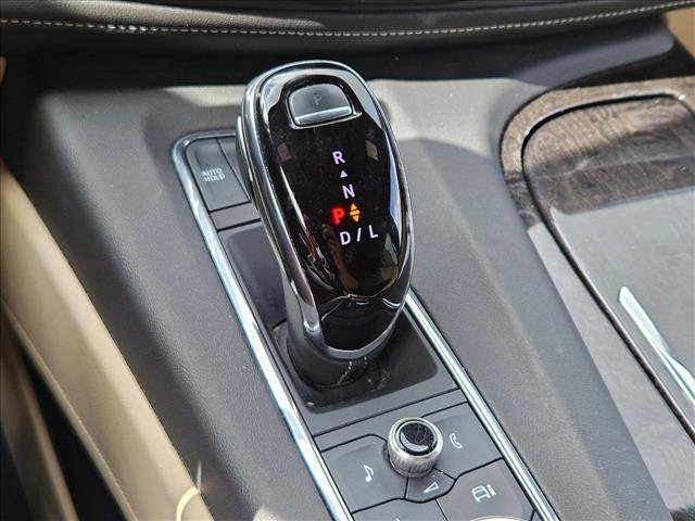 Used 2023 Cadillac Escalade Premium Luxury w/ Performance Package AWD/4WD image 11
