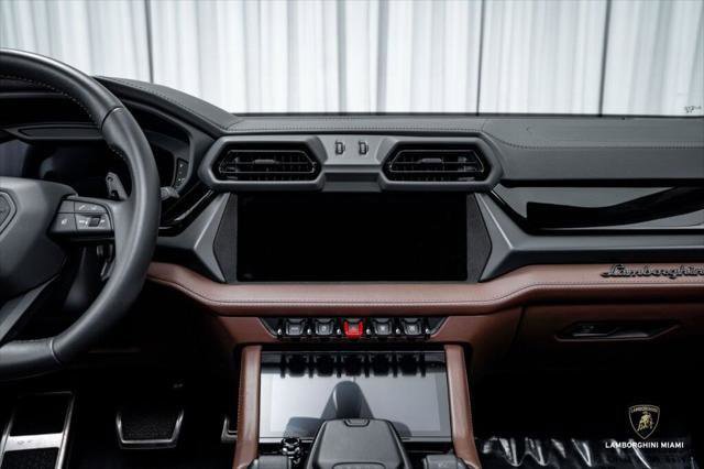 Used 2025 Lamborghini Urus SE AWD/4WD image 35