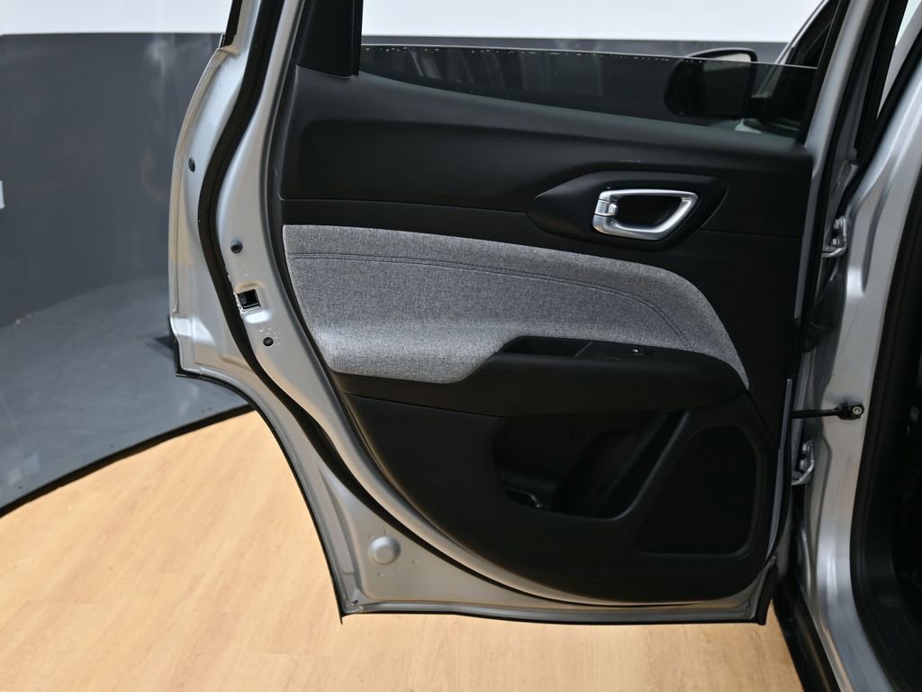 Used 2024 Jeep Compass Sport image 38