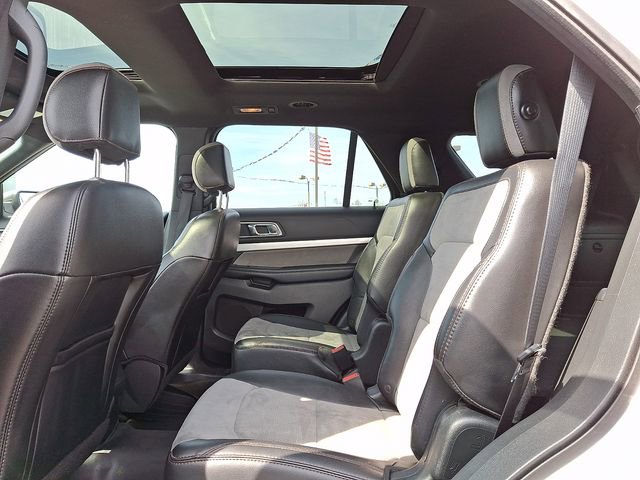 Used 2017 Ford Explorer XLT w/ Equipment Group 202A image 10