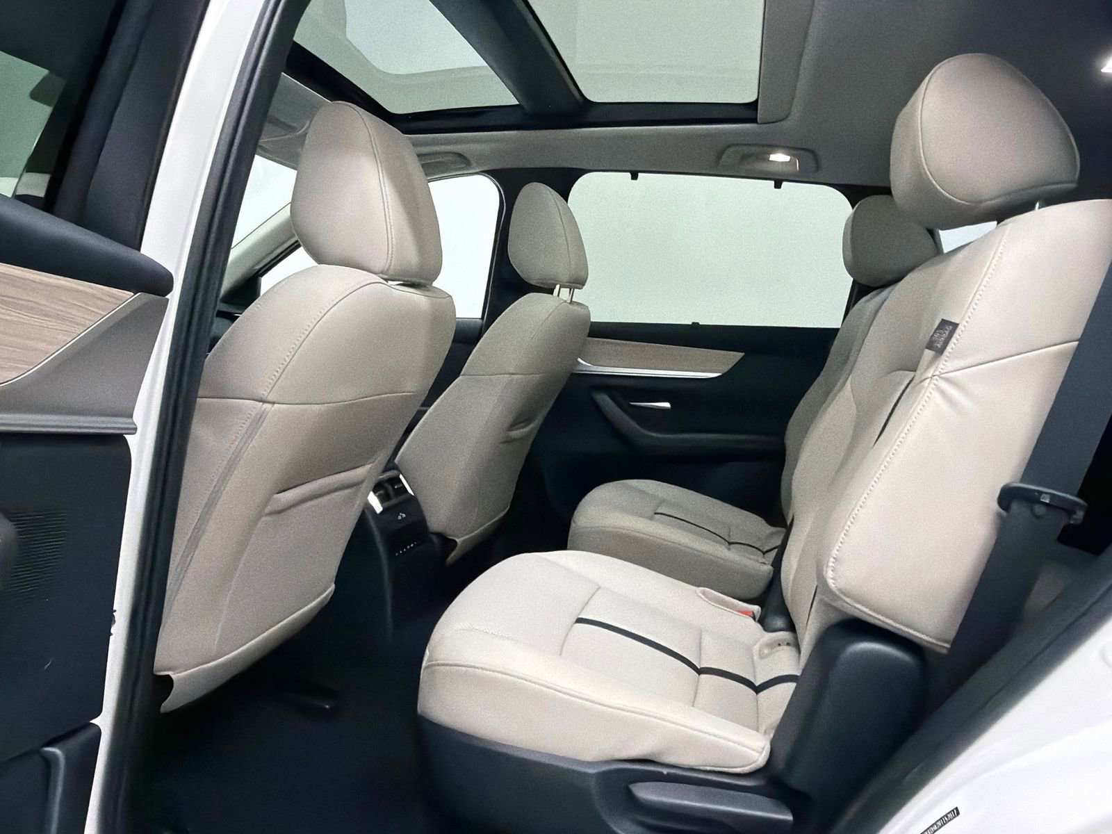 Used 2024 MAZDA CX-90 Plug-In Hybrid w/ Premium Pkg image 19