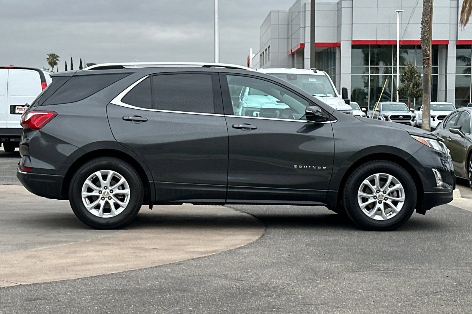 Used 2019 Chevrolet Equinox LT FWD image 3