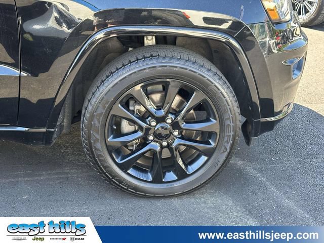 Certified 2022 Jeep Grand Cherokee Laredo X AWD/4WD image 9