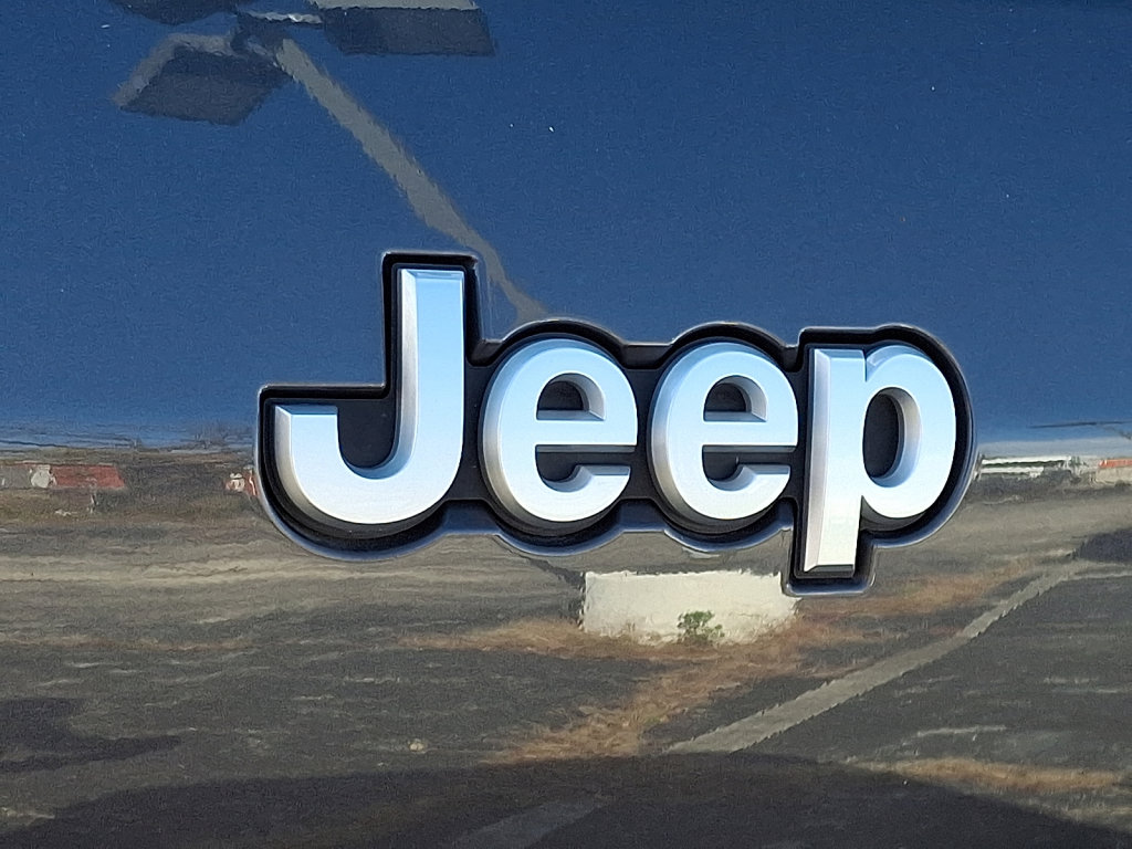 Used 2024 Jeep Grand Cherokee L Laredo w/ Luxury Tech Group I image 16