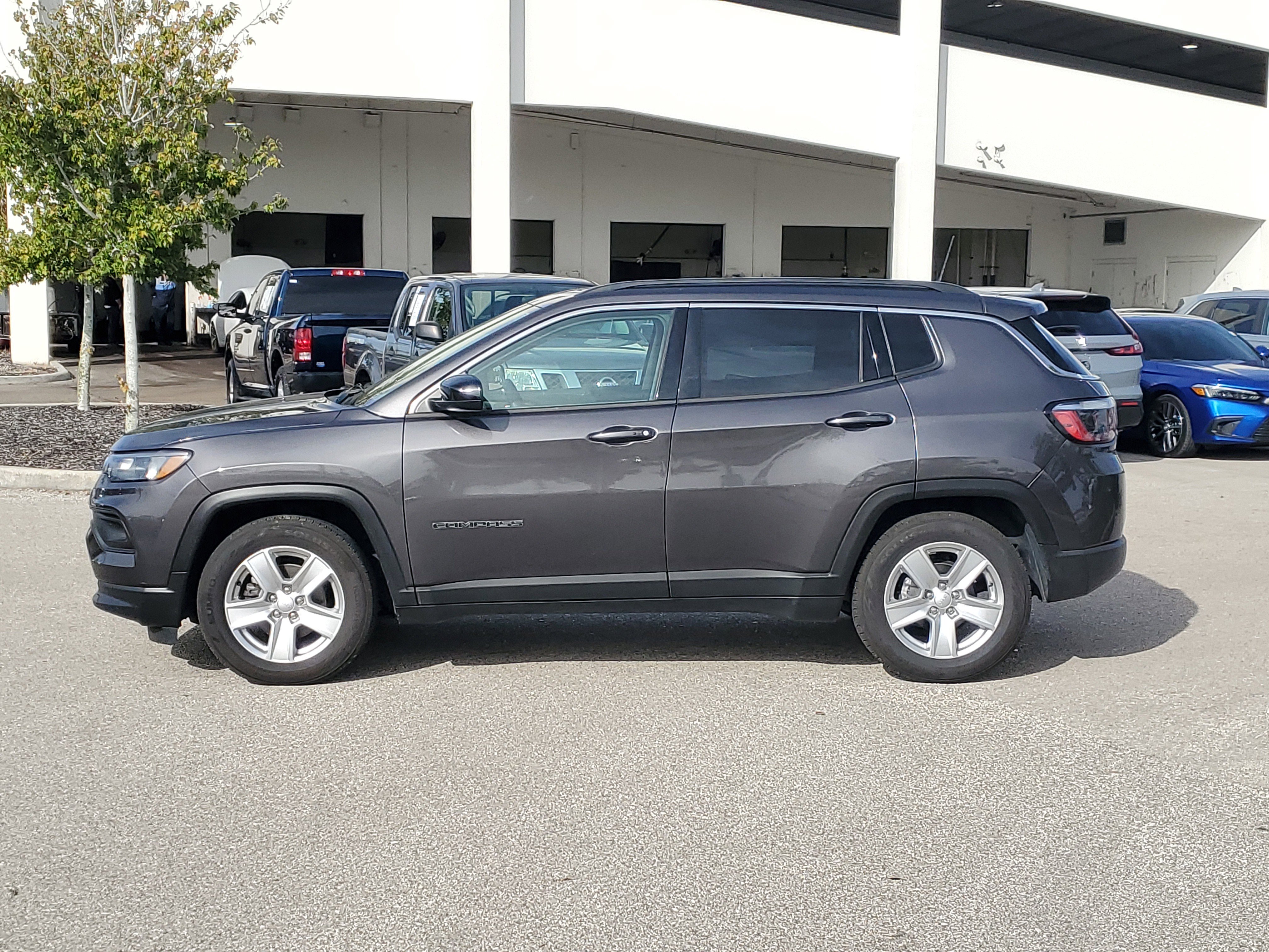 Used 2022 Jeep Compass Latitude w/ Sun and Sound Group image 7