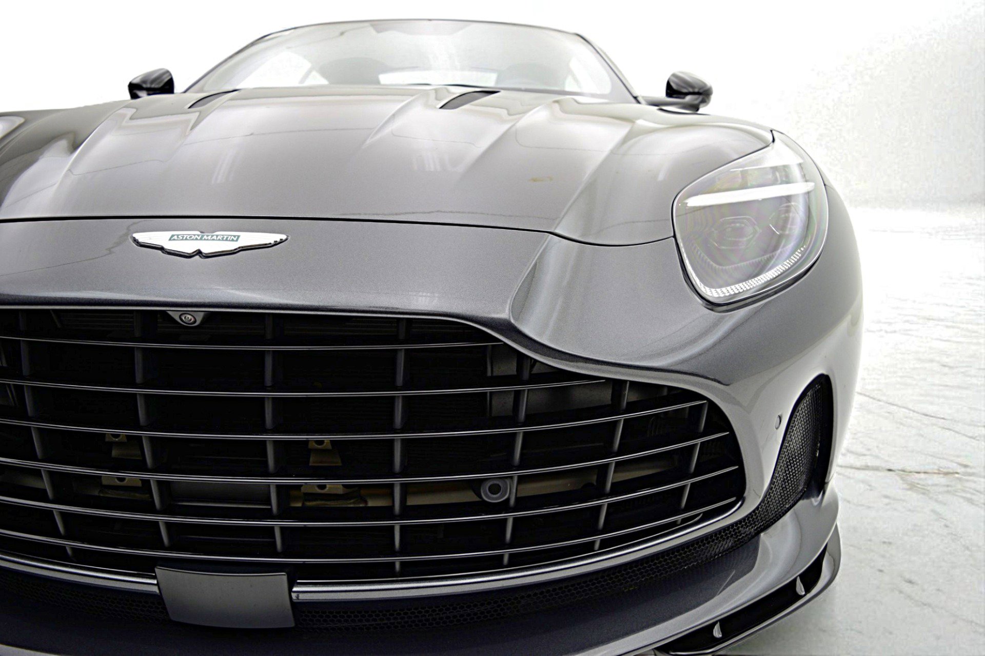 Used 2024 Aston Martin DB12 Coupe image 18