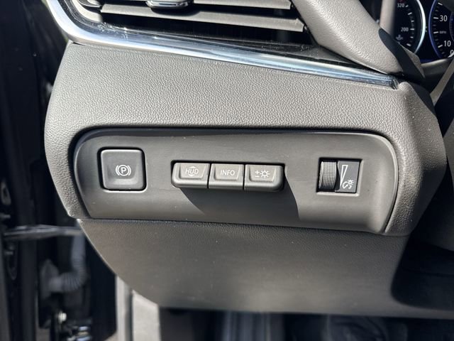 Used 2024 Buick Enclave Avenir w/ Avenir Technology Package image 17