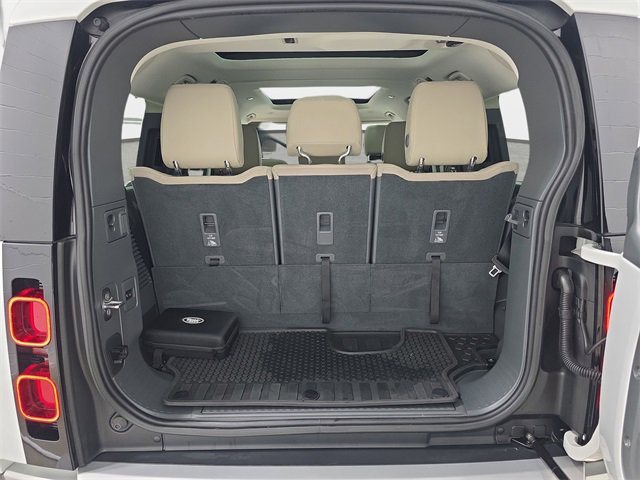 Used 2023 Land Rover Defender 130 SE image 35