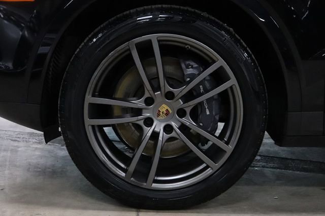 Used 2022 Porsche Cayenne Platinum Edition AWD/4WD image 37