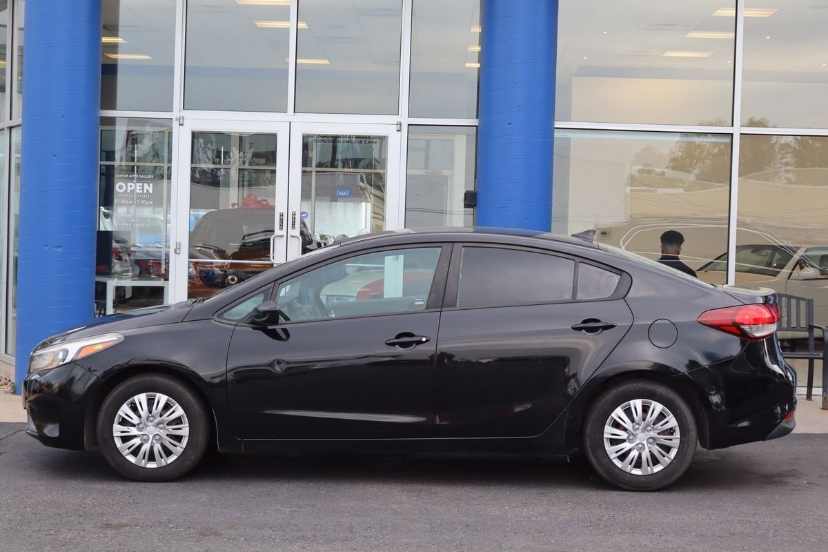 Used 2017 Kia Forte LX image 2