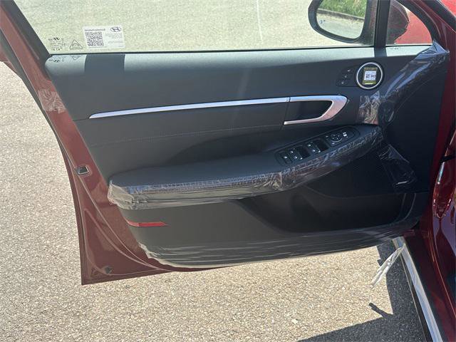 New 2025 Hyundai Sonata Limited image 10