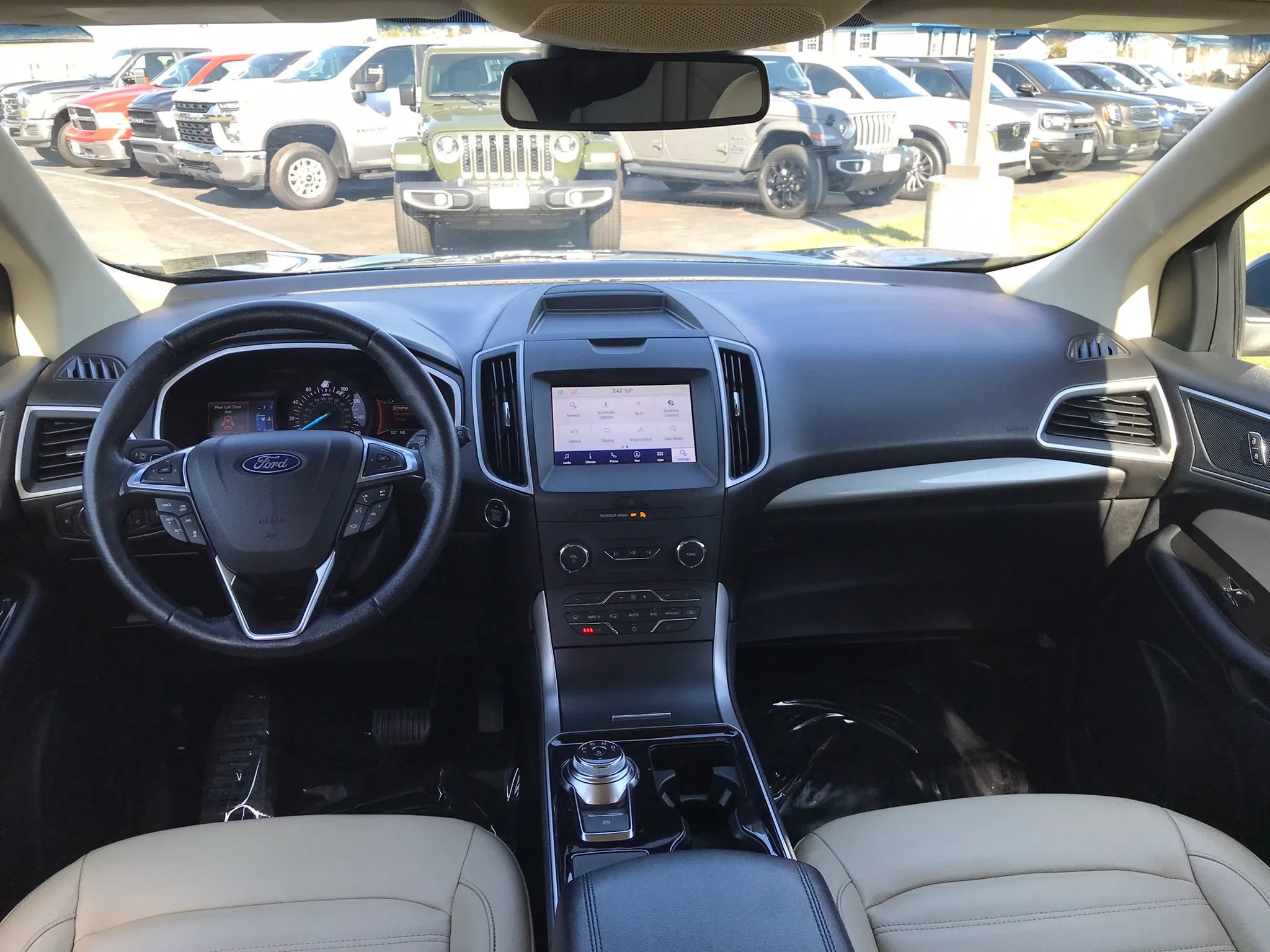 Used 2020 Ford Edge SEL w/ Cold Weather Package image 41