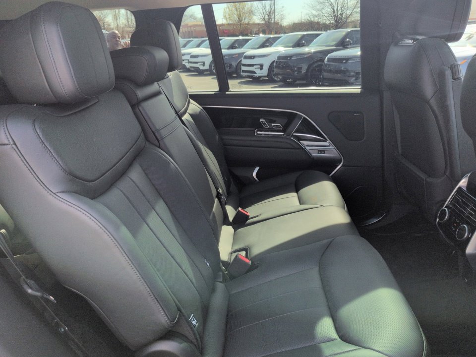 Certified 2025 Land Rover Range Rover Long Wheelbase SE AWD/4WD image 27