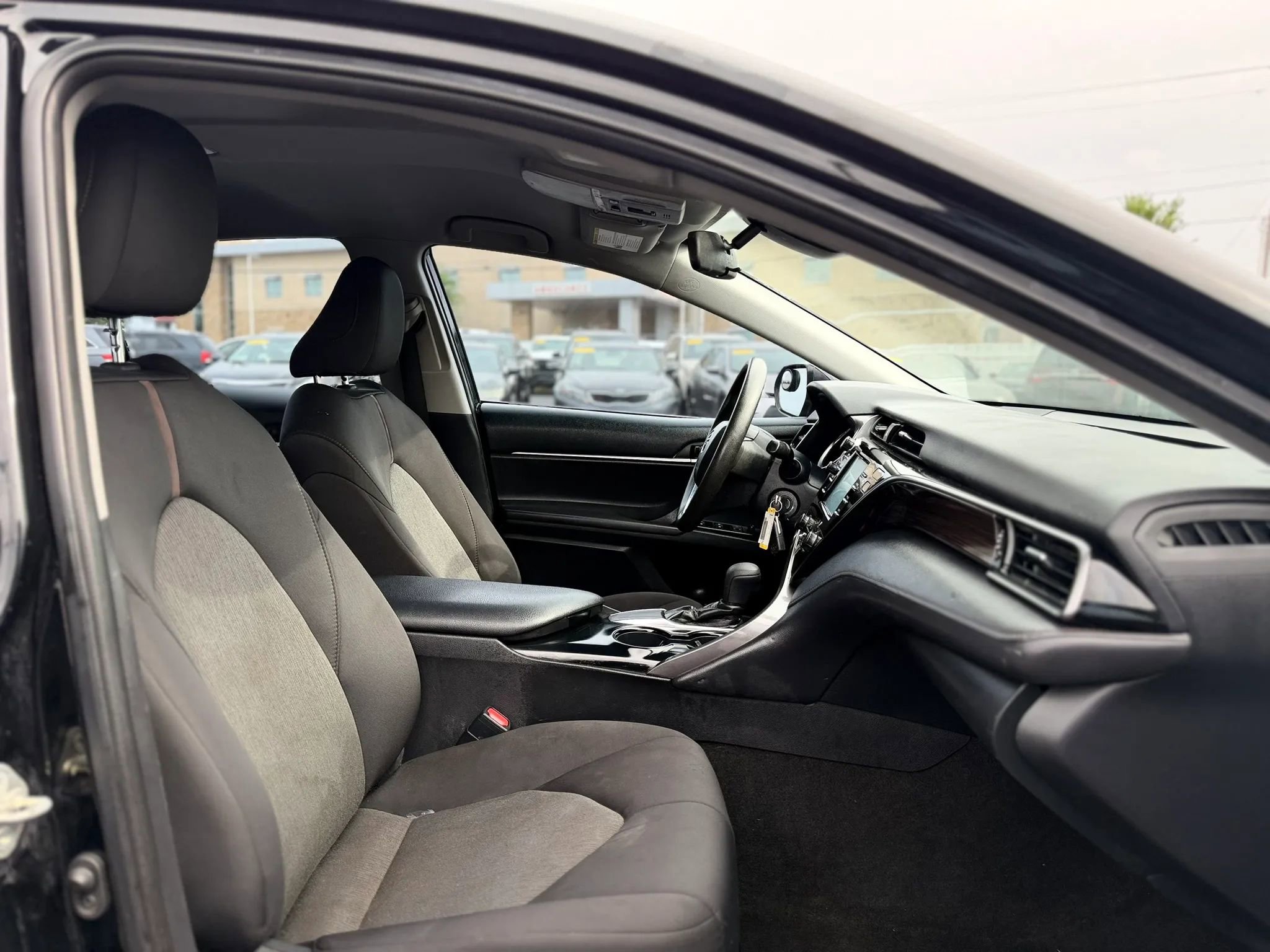 Used 2019 Toyota Camry LE FWD image 29