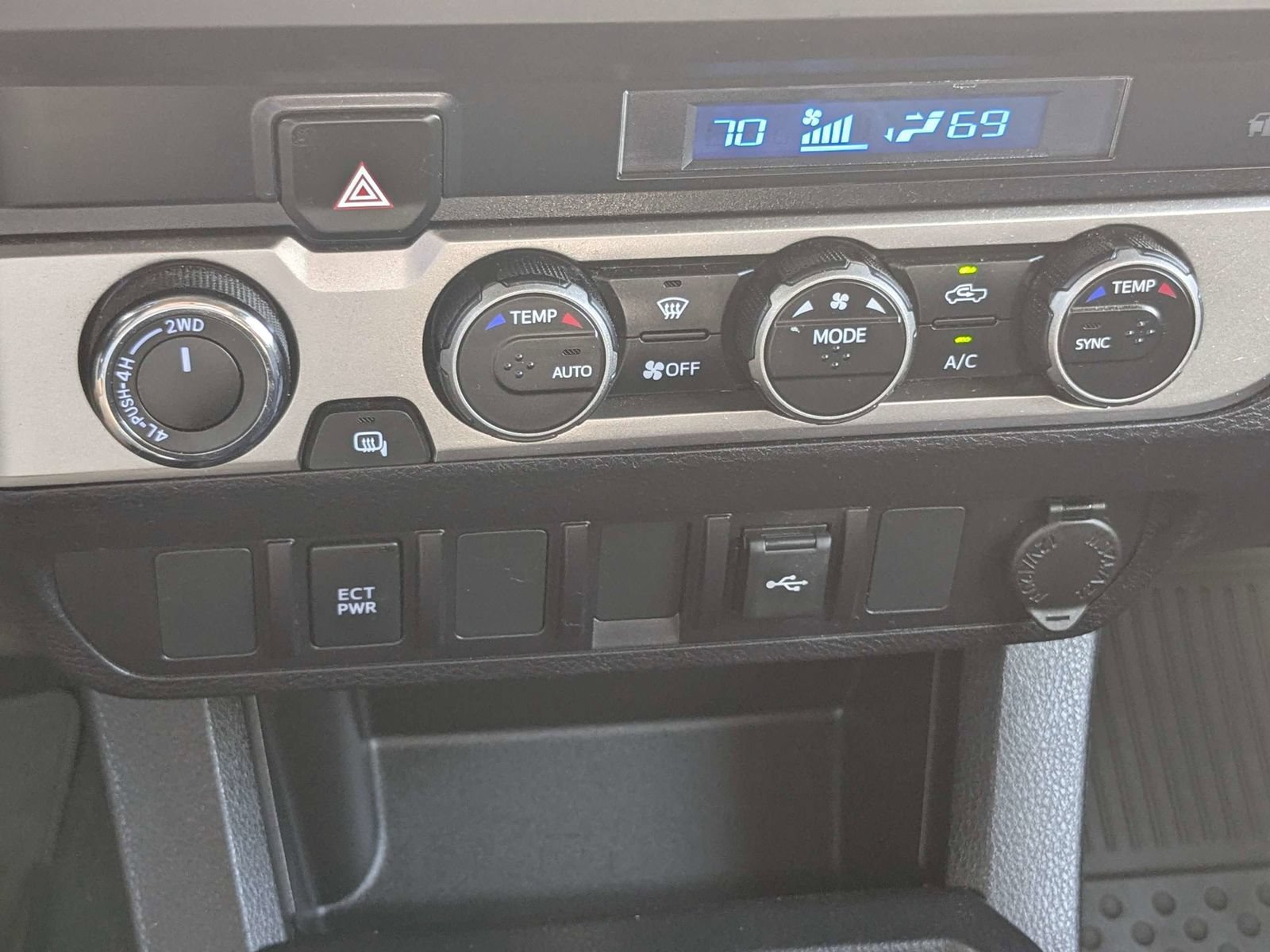 Used 2022 Toyota Tacoma SR AWD/4WD image 23
