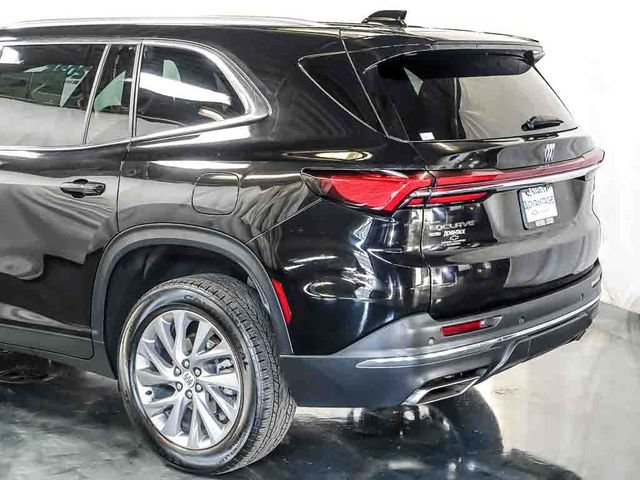 Used 2025 Buick Enclave Preferred AWD/4WD image 10