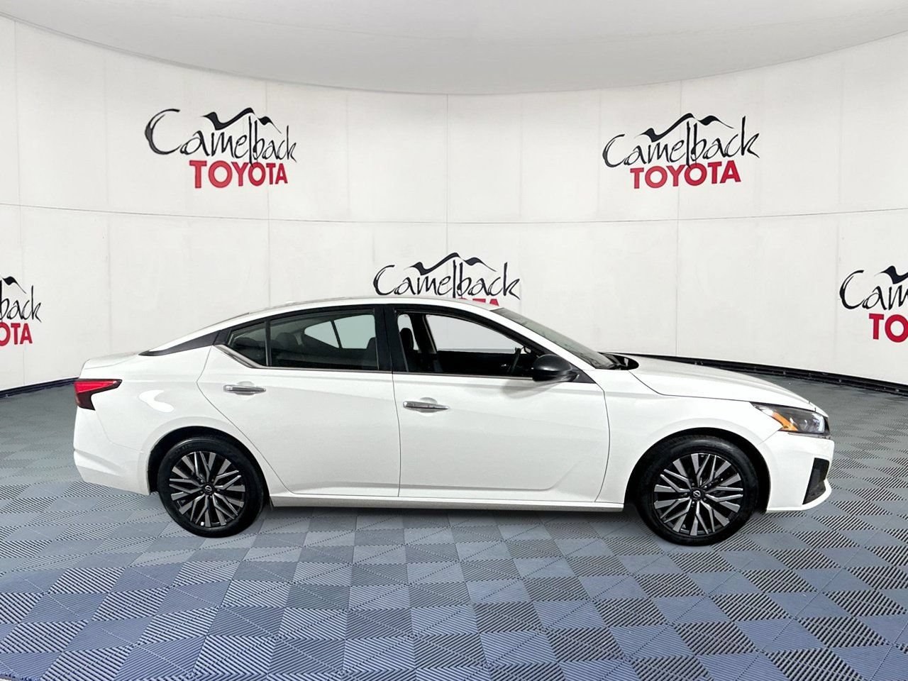 Used 2025 Nissan Altima 2.5 SV FWD image 8