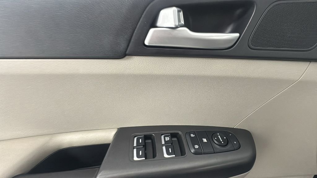 Used 2020 Kia Sportage LX image 19